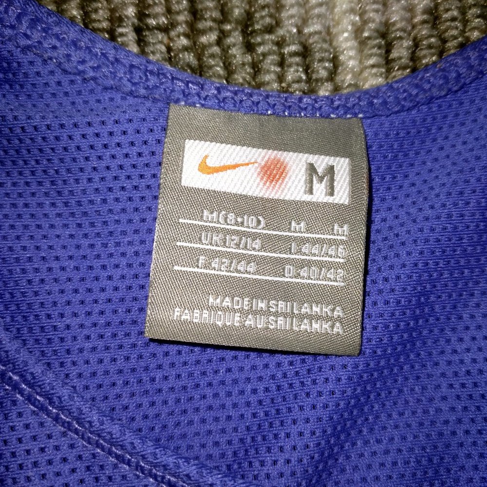 NIKE women's sports tank top with bra support EUC - Picture 4 of 8
